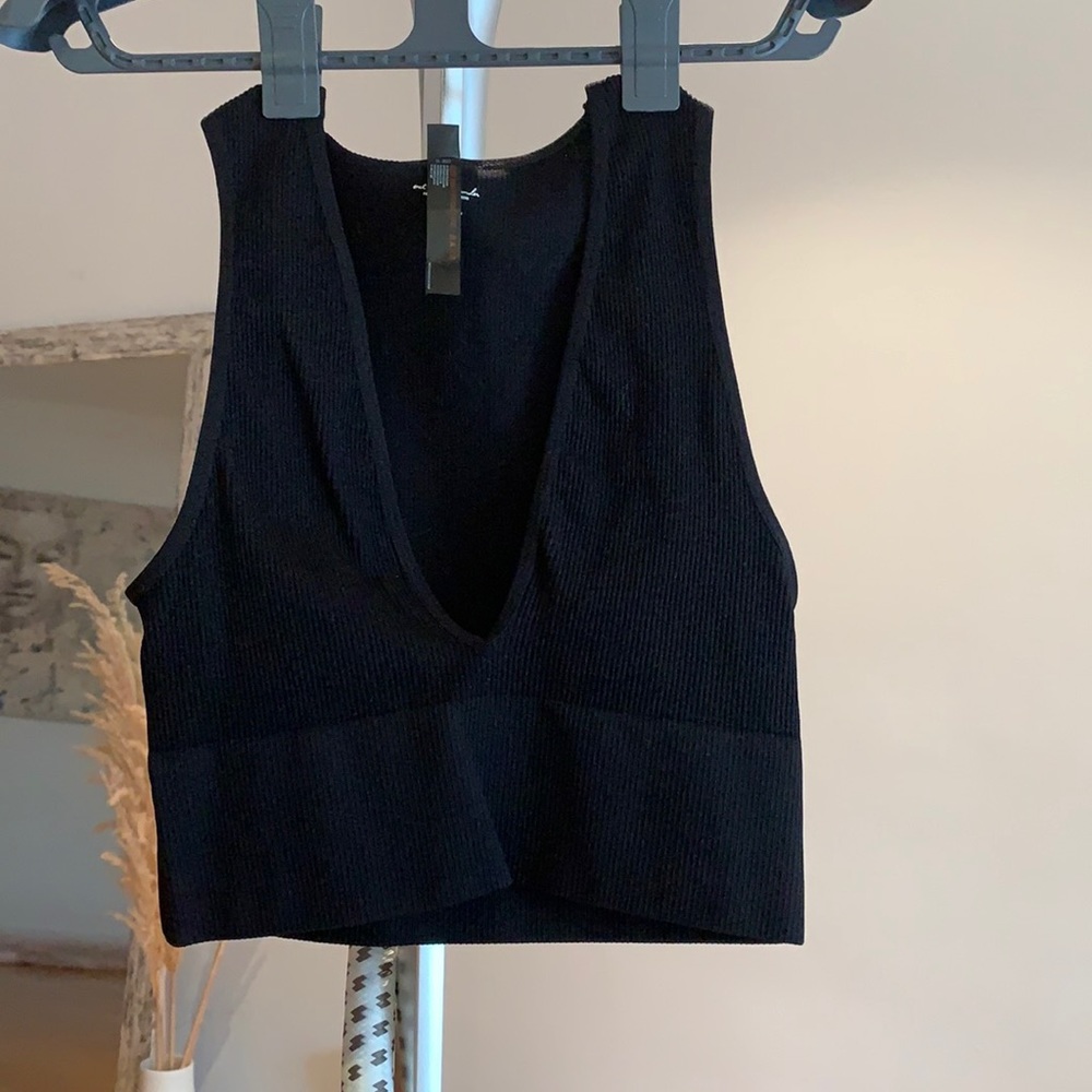 Black crop top!